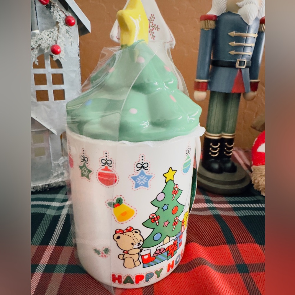 Hello Kitty Christmas Mug - Picture 3 of 7
